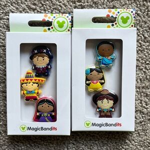 Disney Magic Bandits Magic Band It’s a Small World NWT